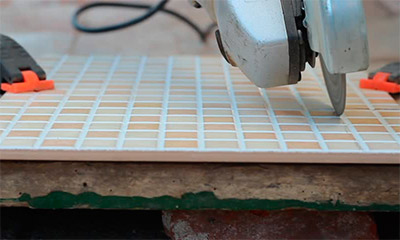 Corte de telha cerâmica