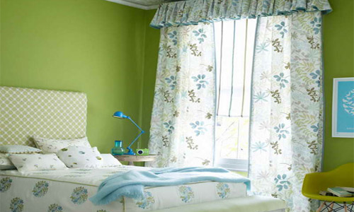 Ściany sypialni w kolorze pistacjowym