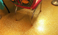 Arany szikra elárasztott padló