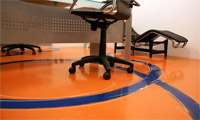 Chão de gelatina laranja no escritório