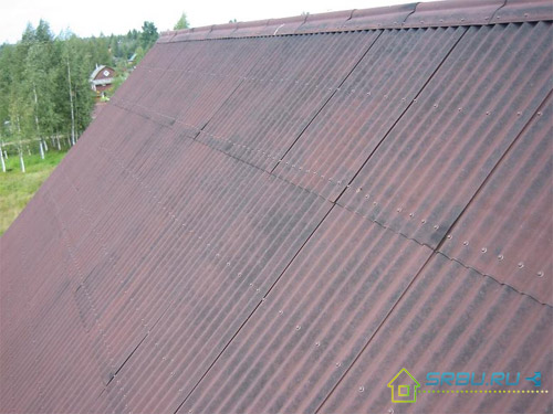 Az ondulin tető halványulása