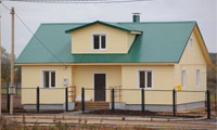 Gofruotojo kartono panaudojimo kaip privataus namo stogo pavyzdys