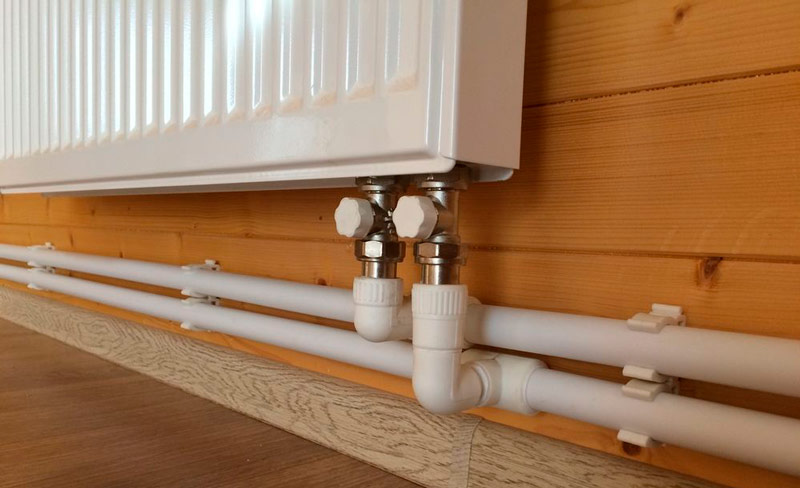 Panel radiator na may koneksyon sa ilalim