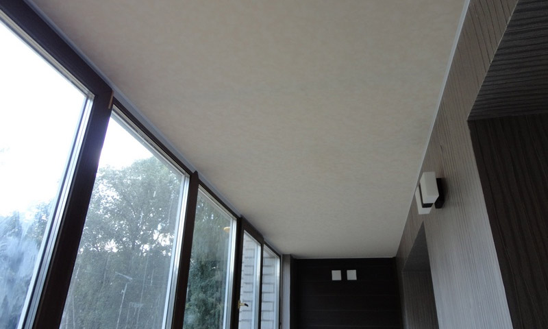 Plafond tendu sur le balcon avis, commentaires et conseils sur son utilisation