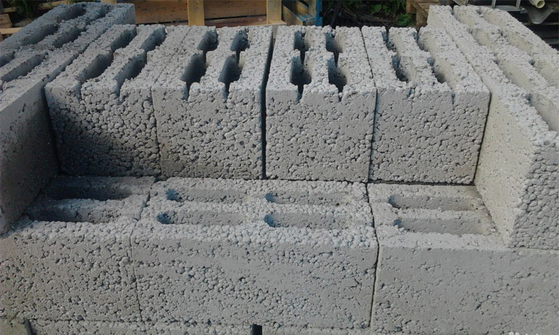 Отговорите на разработчиците за блокове от бетон от глинен бетон