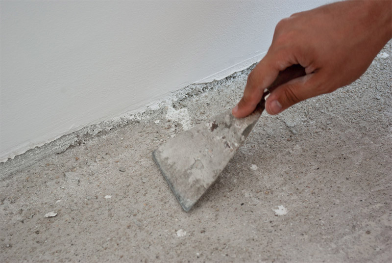 Nós removemos as saliências no chão de cimento