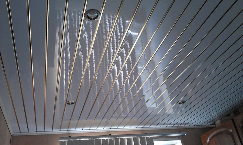 Plafond à lattes en aluminium