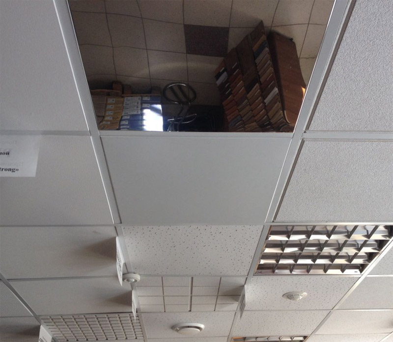 Plafond suspendu carrelé