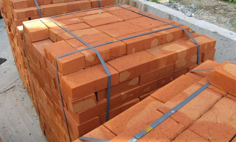 Предимства и недостатъци на керамичната тухла, когато се използва в строителството