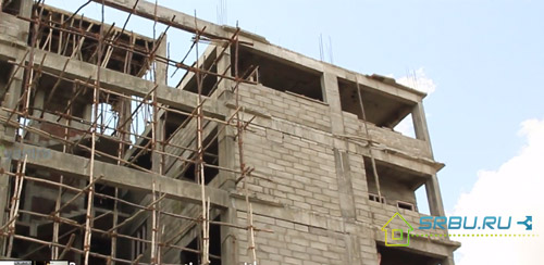 Construção de vários andares a partir de blocos de espuma