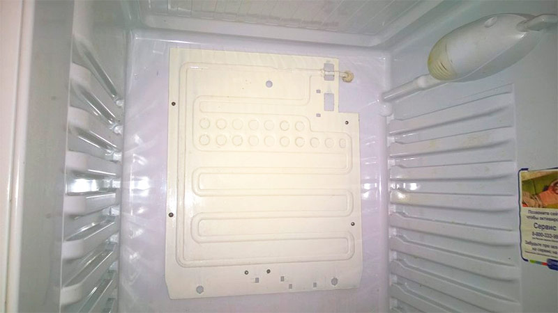 Evaporador de geladeira com sistema de degelo por gotejamento